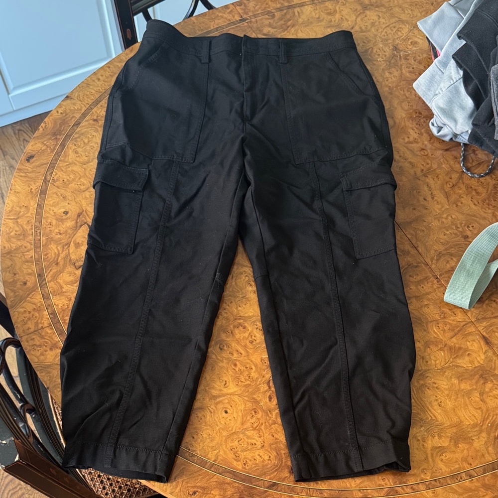Women's Black Cropped Cargo Pants